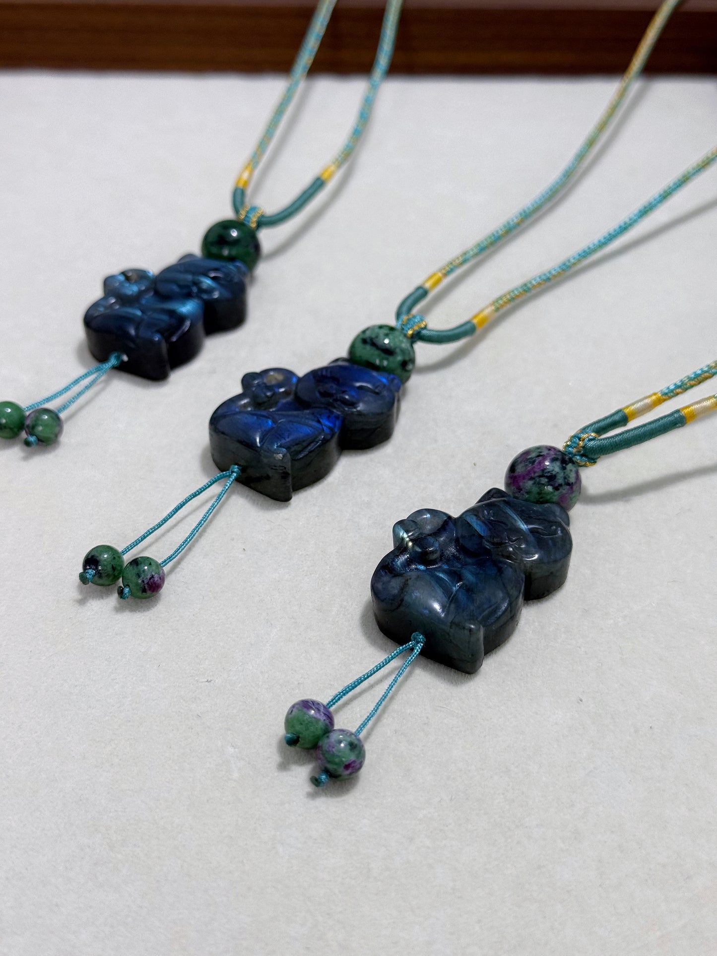 Labradorite cat & Ruby in zosite (adjustable size)