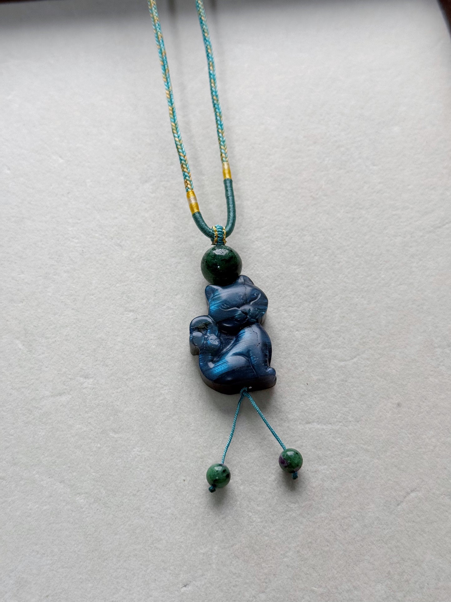 Labradorite cat & Ruby in zosite (adjustable size)