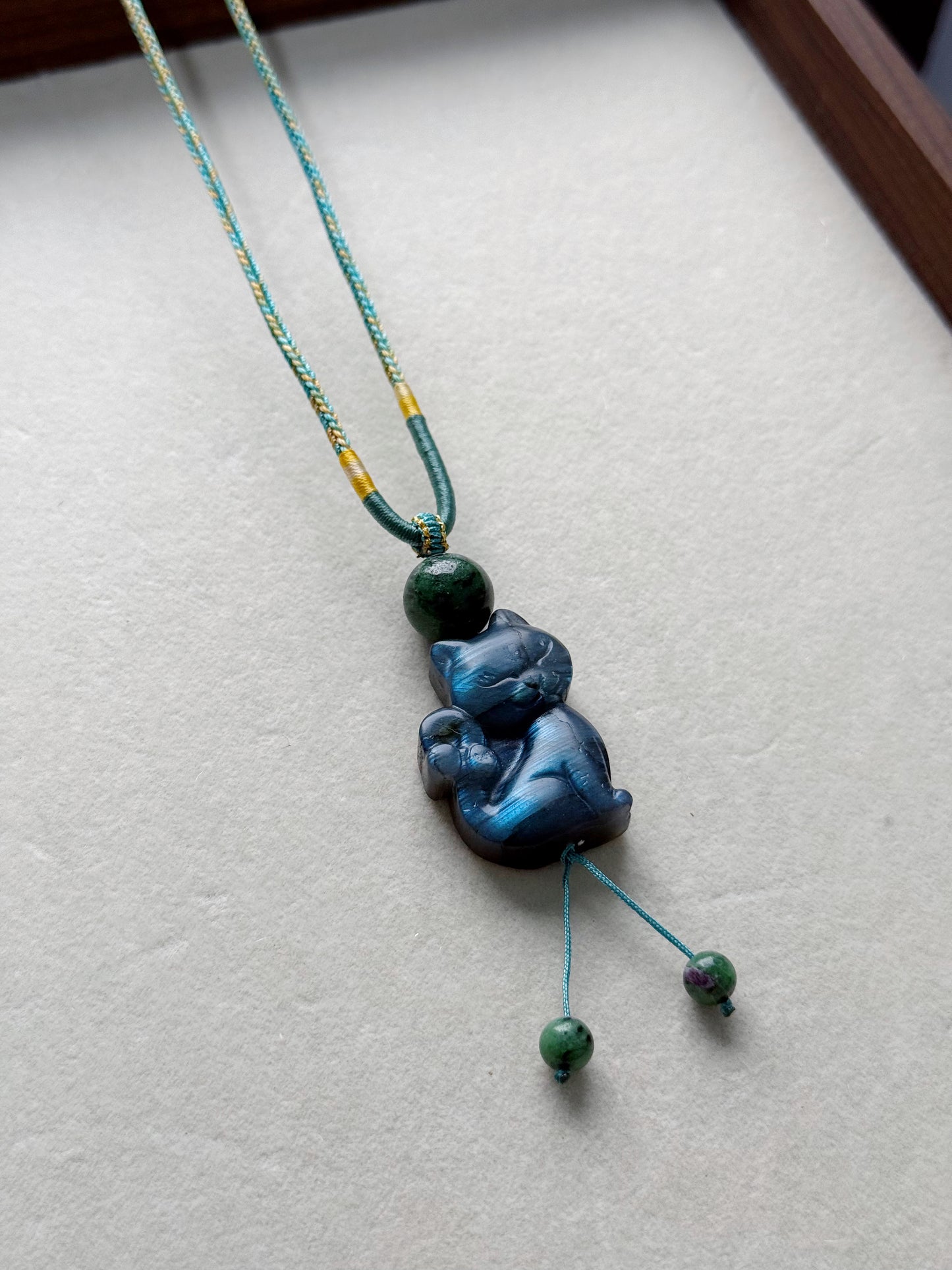 Labradorite cat & Ruby in zosite (adjustable size)