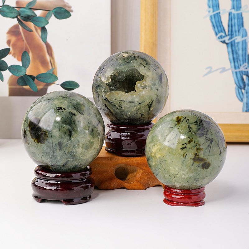 Natural grapevine crystal ball